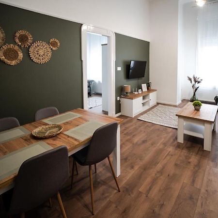 Volenter Lux Apartment Uno Бая Экстерьер фото