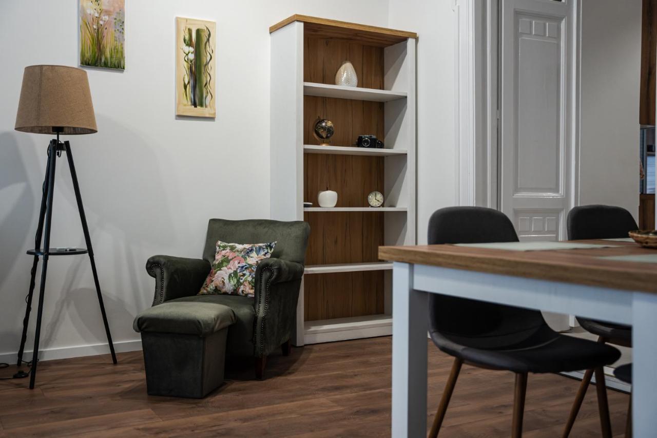 Volenter Lux Apartment Uno Бая Экстерьер фото
