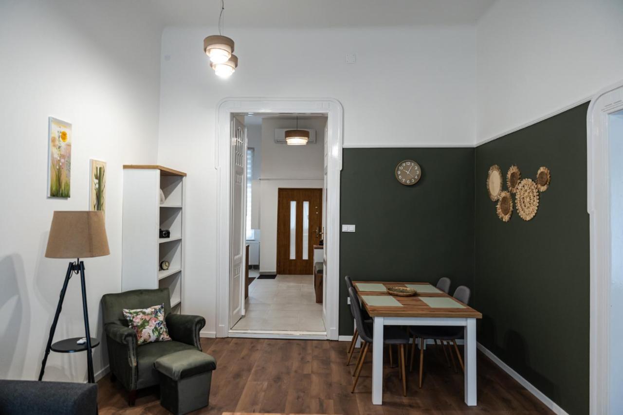 Volenter Lux Apartment Uno Бая Экстерьер фото