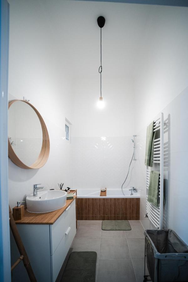 Volenter Lux Apartment Uno Бая Экстерьер фото