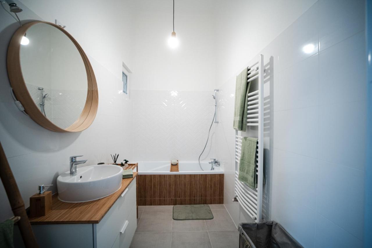 Volenter Lux Apartment Uno Бая Экстерьер фото
