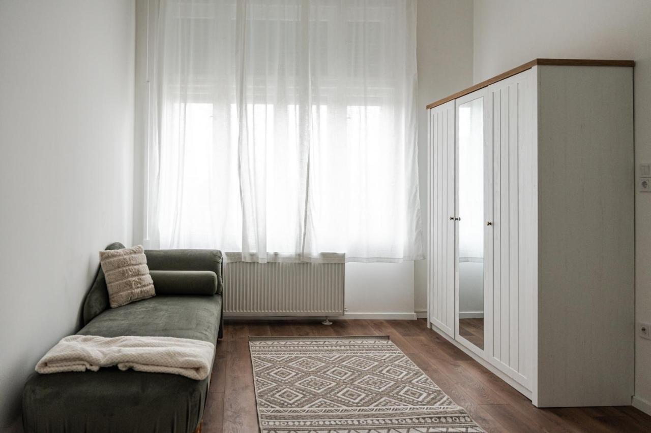 Volenter Lux Apartment Uno Бая Экстерьер фото