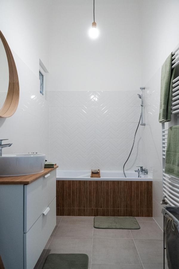 Volenter Lux Apartment Uno Бая Экстерьер фото