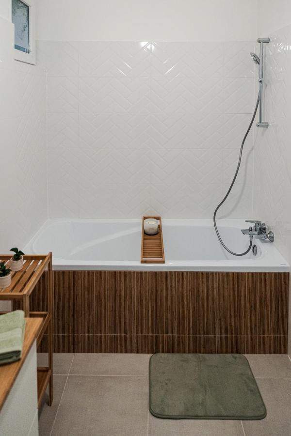 Volenter Lux Apartment Uno Бая Экстерьер фото