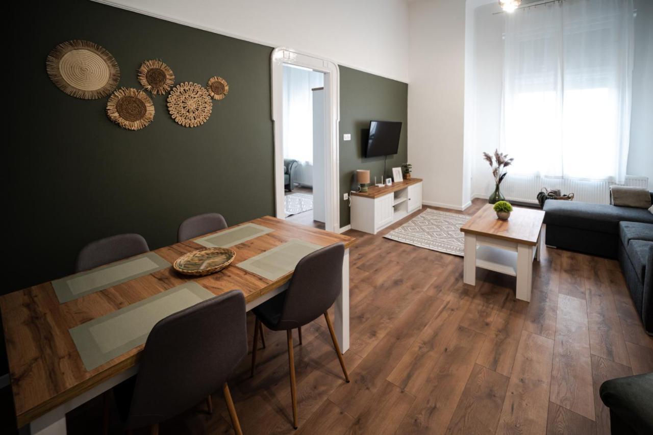 Volenter Lux Apartment Uno Бая Экстерьер фото