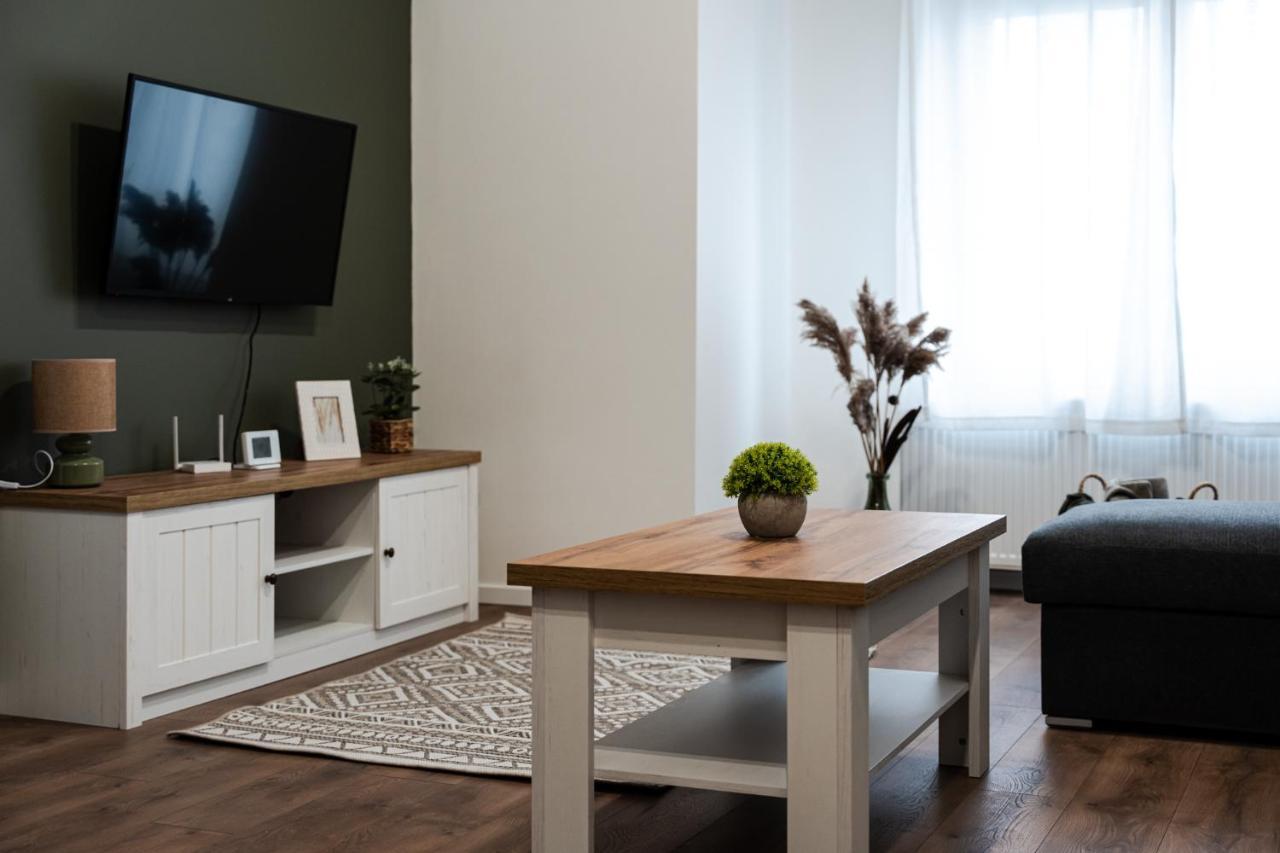 Volenter Lux Apartment Uno Бая Экстерьер фото