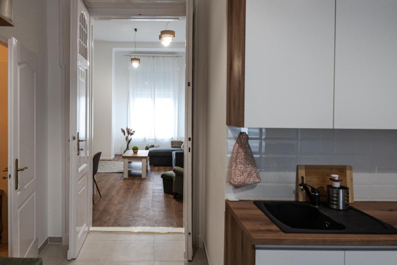 Volenter Lux Apartment Uno Бая Экстерьер фото