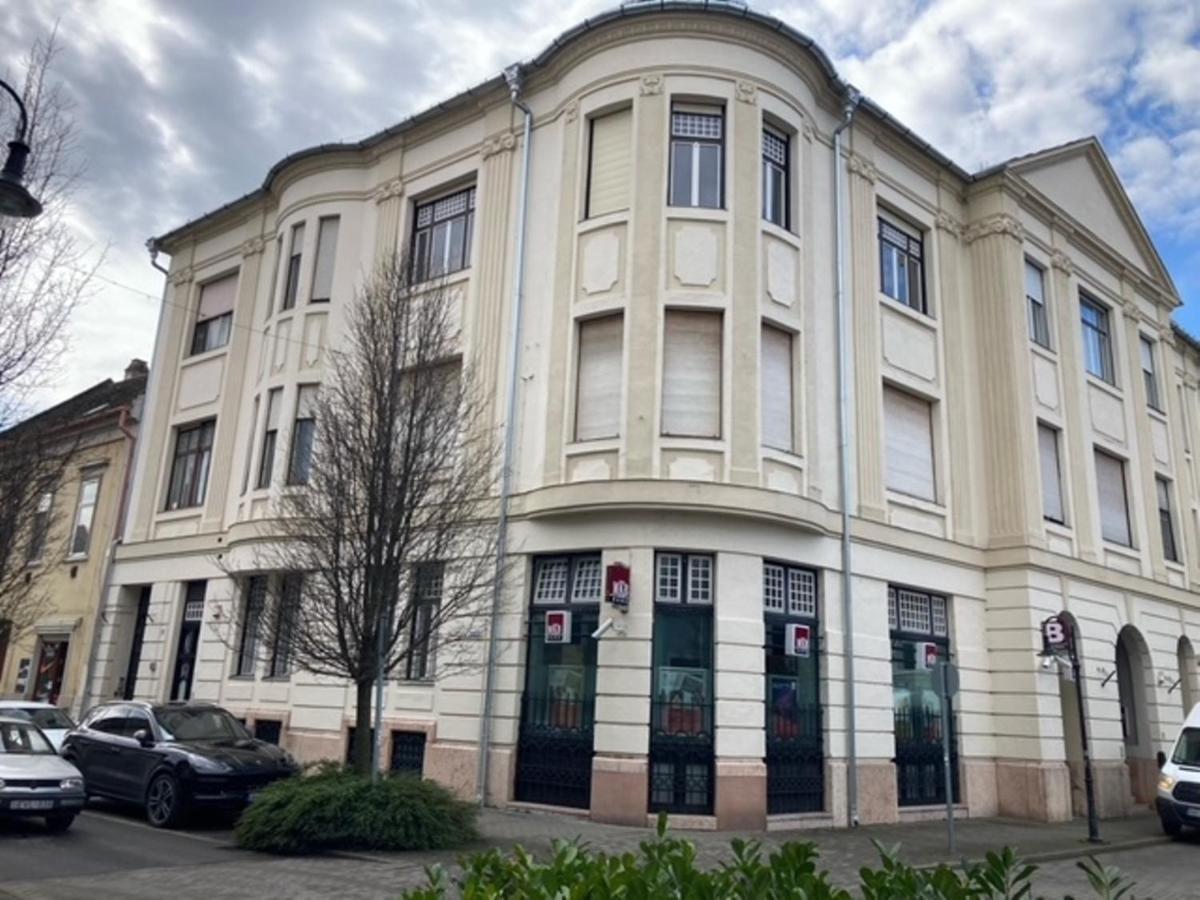 Volenter Lux Apartment Uno Бая Экстерьер фото